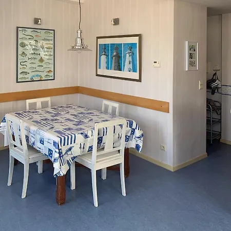 Proximity Apartment *